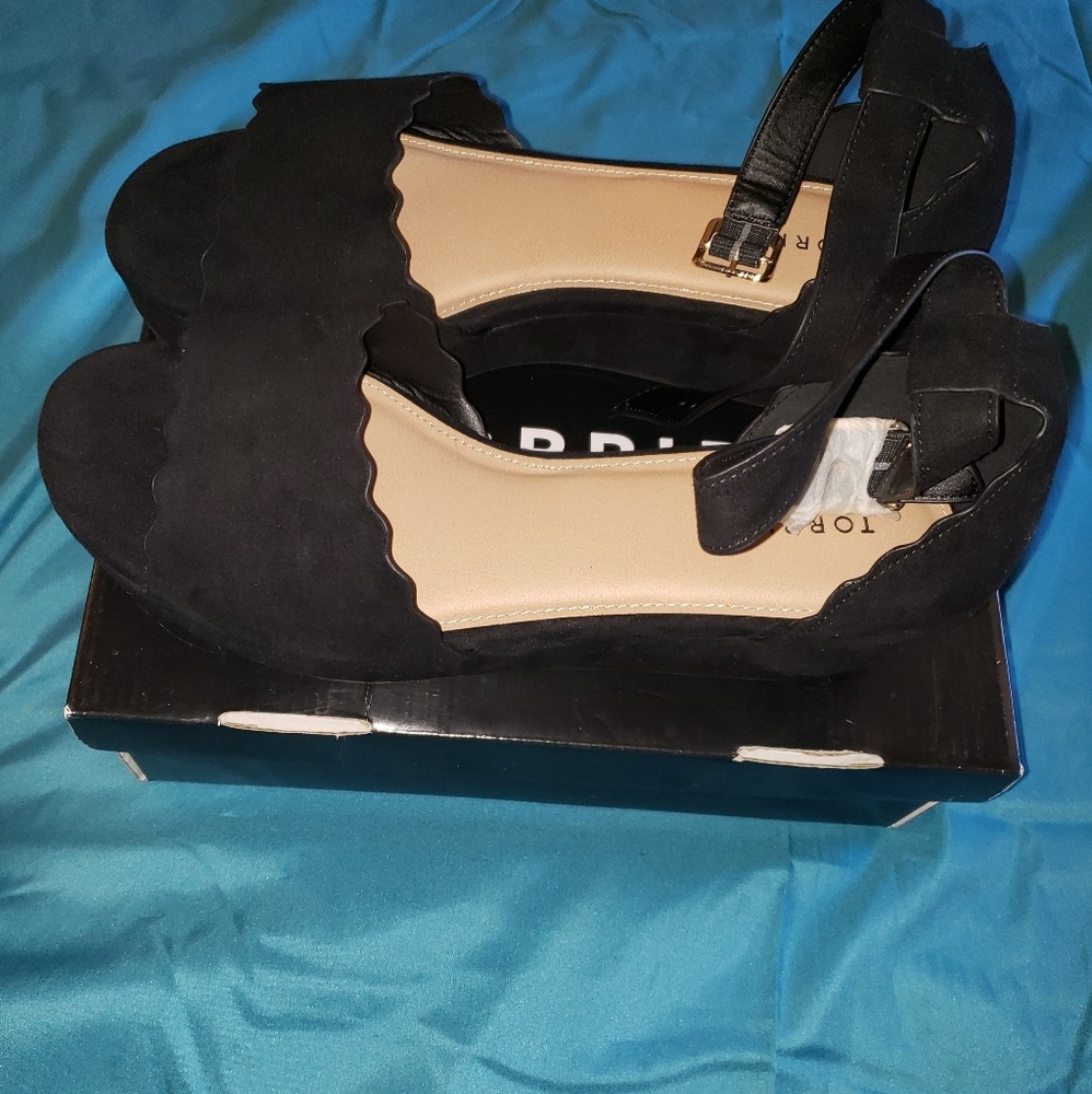 Black FS Scallop Edge FltFrm